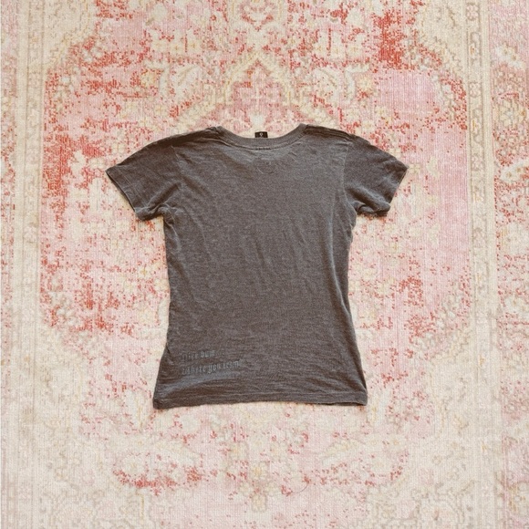 Woman’s Vintage Y2K T-Shirt - Picture 2 of 3